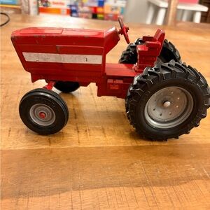 Vintage Ertl International Harvester red die-cast toy 415 Tractor